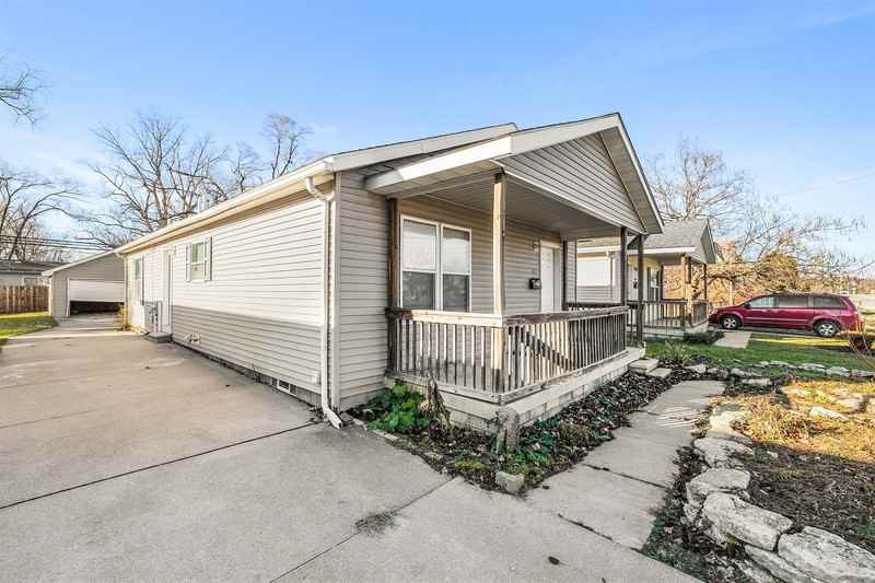 4016 Howe Rd - Photo 2 of 16