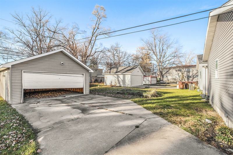 4016 Howe Rd - Photo 3 of 16