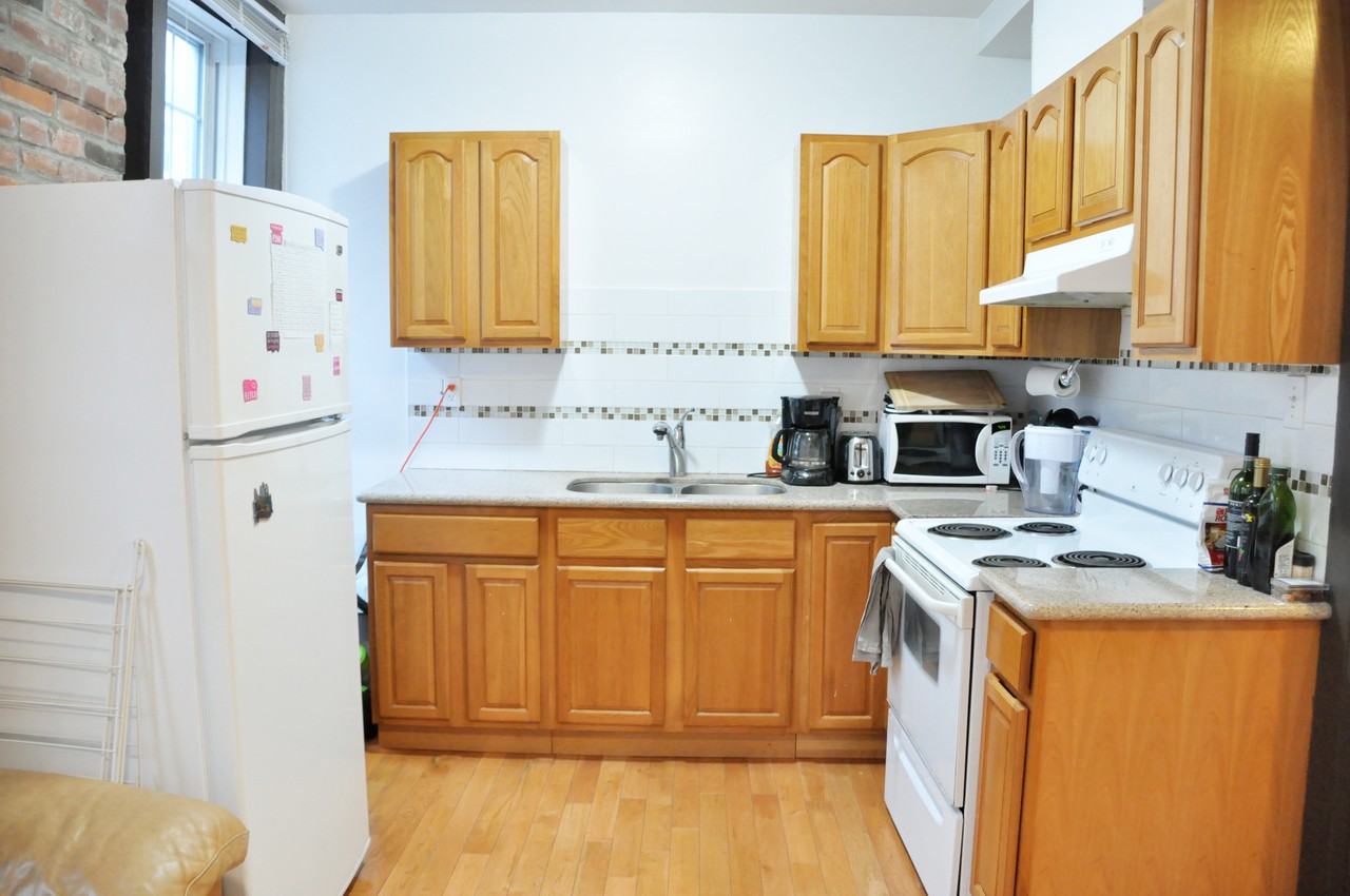 5 1/2 Furnished Apartment - Photo 2 of 11