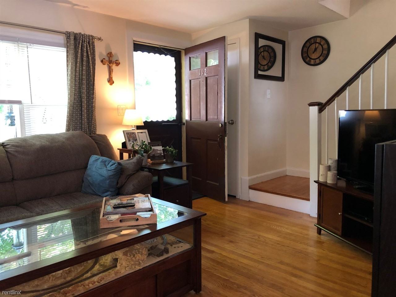 112 Rowe St - Photo 3 of 21