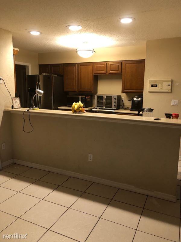 318 S Adams St - Photo 2 of 10