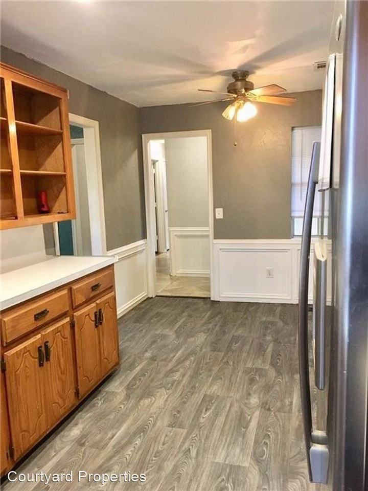 8704 Lakeaire Dr - Photo 3 of 11