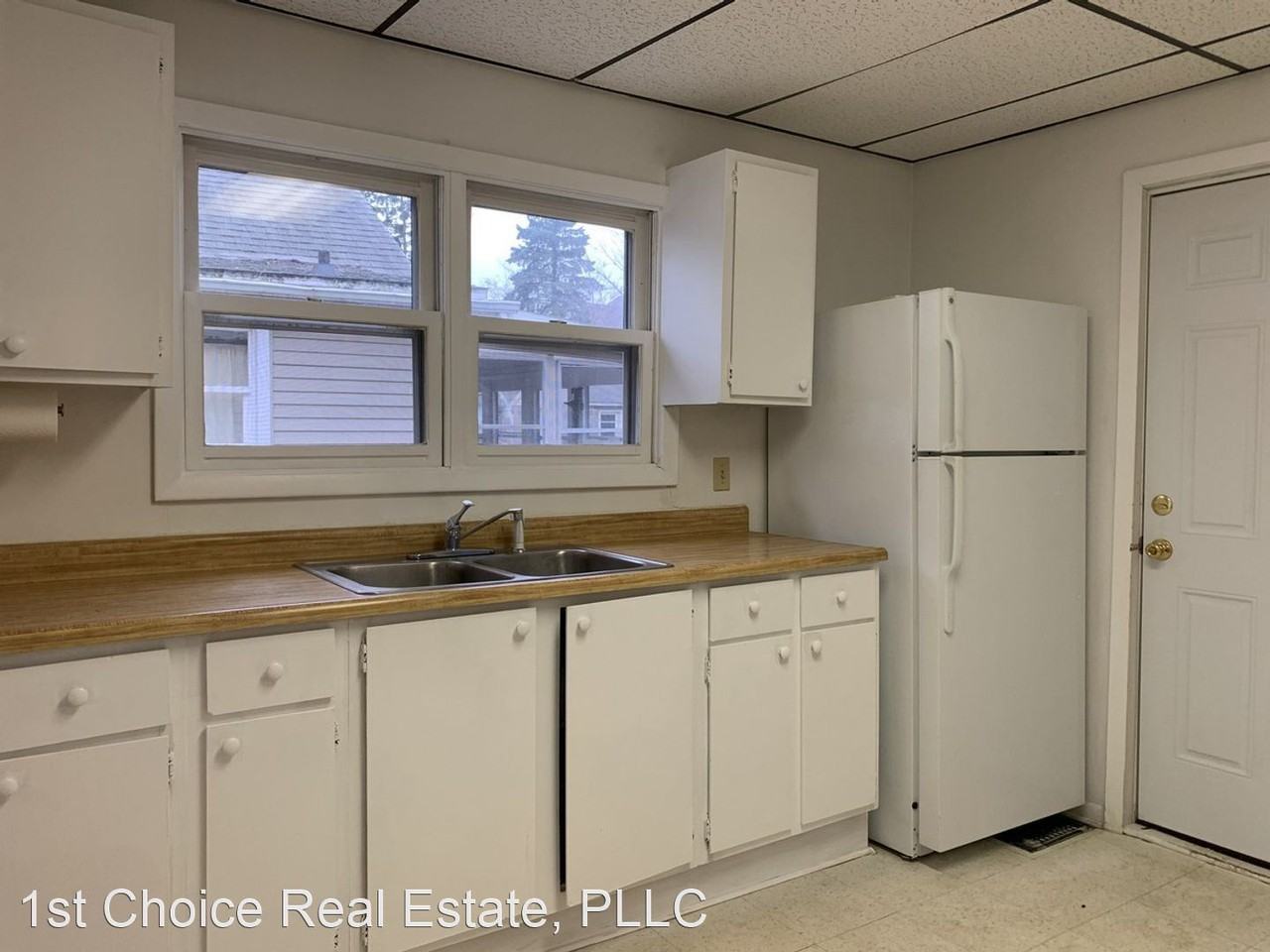 212 S 8th St - Photo 3 of 10