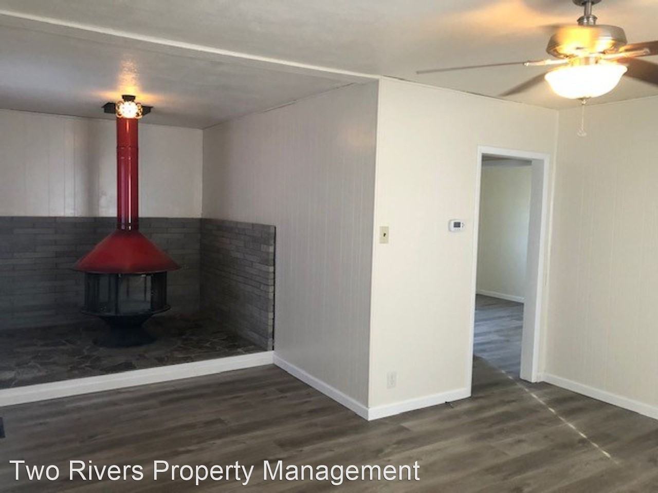 918 W 3rd St - Photo 3 of 12