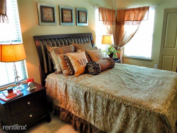 Pecan and I-10 - Photo 2 of 9