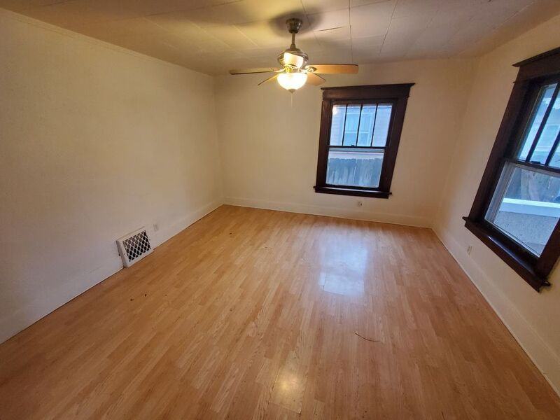 1420 Goddard Ct - Photo 2 of 7