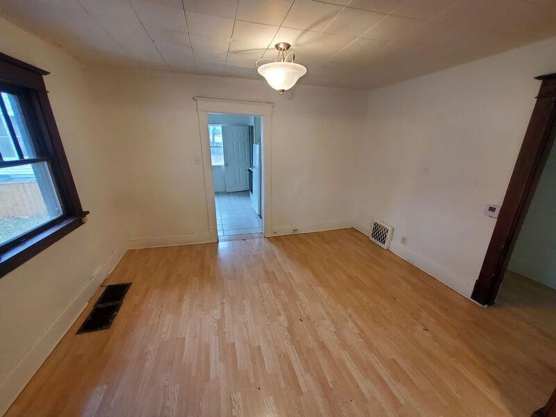 1420 Goddard Ct - Photo 3 of 7