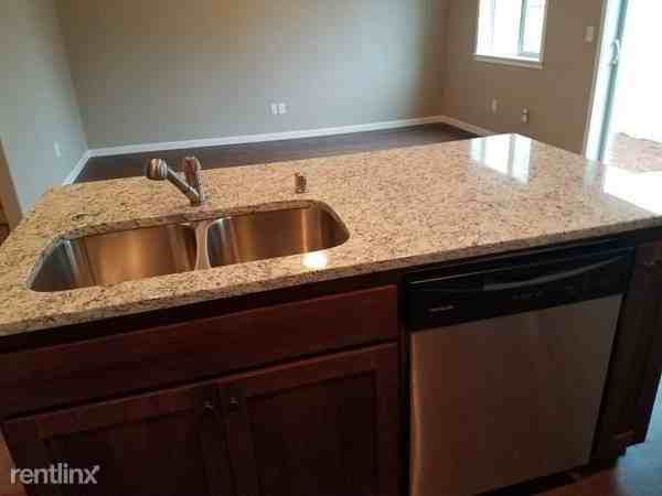 7659 7659 Northeast 31st Circle 3 - Photo 3 of 22