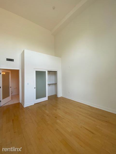 12837 Moorpark St - Photo 3 of 32