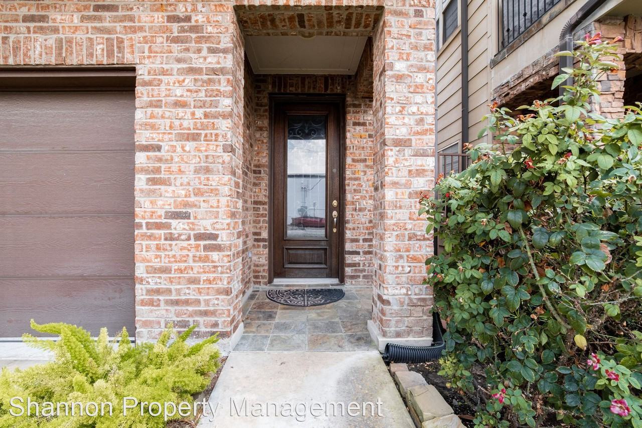 1207 Roberts St - Photo 2 of 25