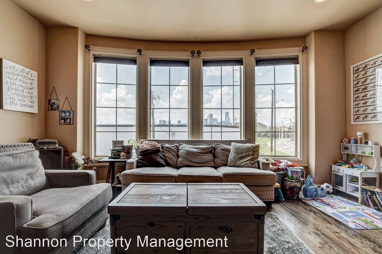 1207 Roberts St - Photo 3 of 25