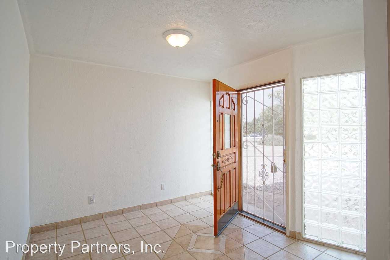 8801 Peony Ct Ne - Photo 2 of 24