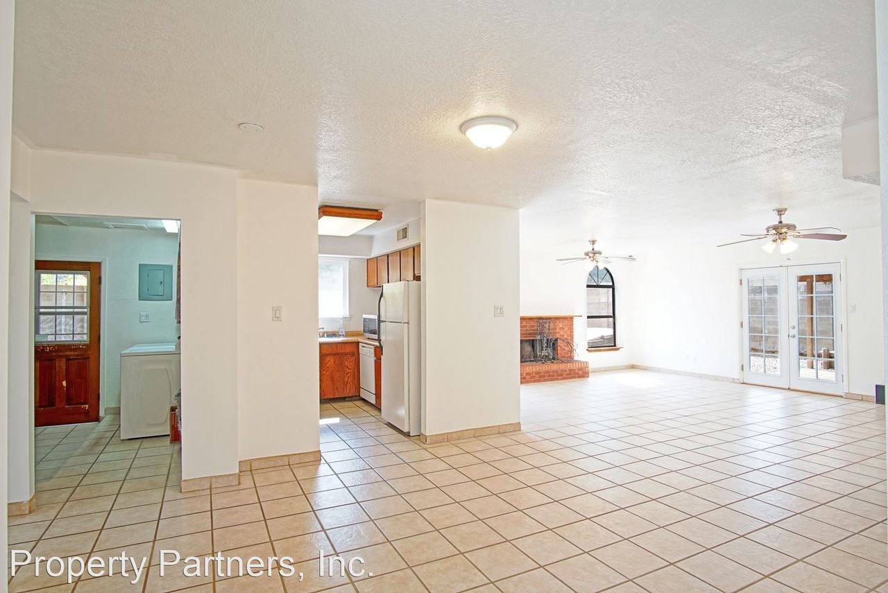 8801 Peony Ct Ne - Photo 3 of 24