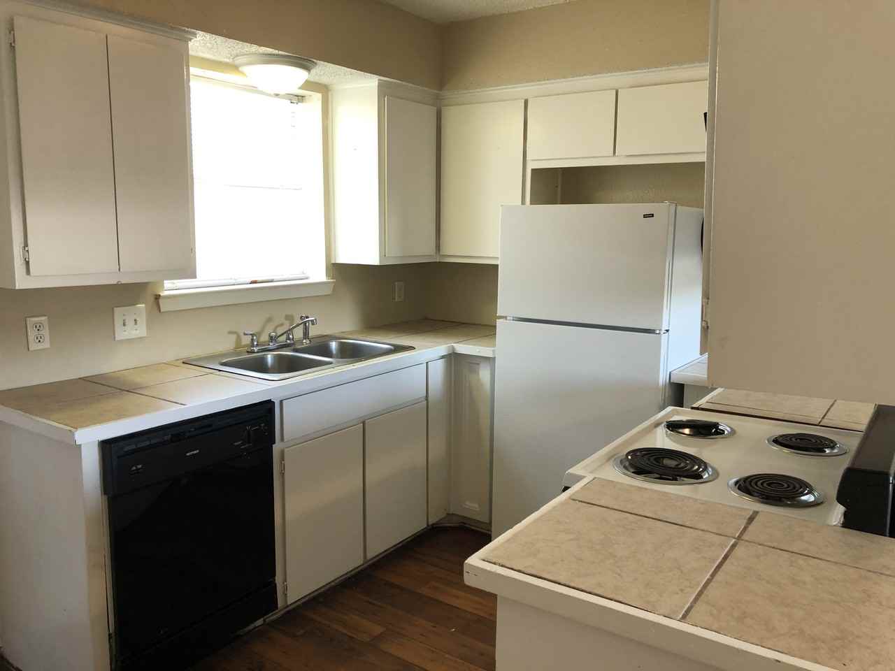 1500 Speight Ave - Photo 3 of 10