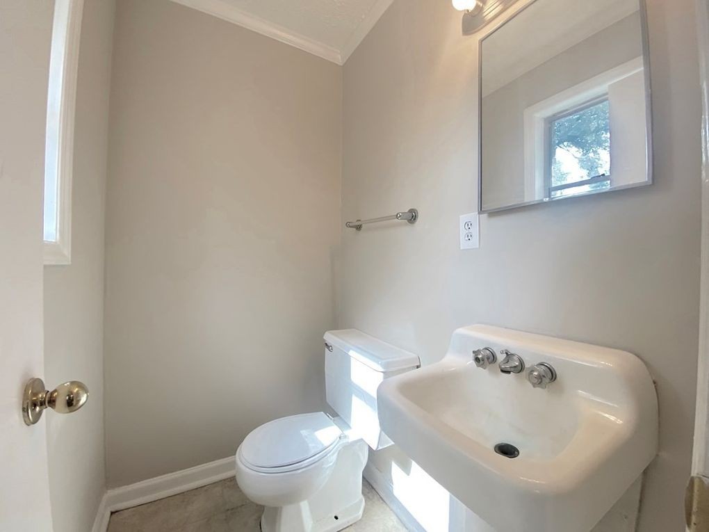 5002 Dodd Dr - Photo 4 of 13