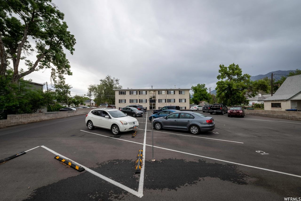 550 W 200 S - Photo 2 of 17