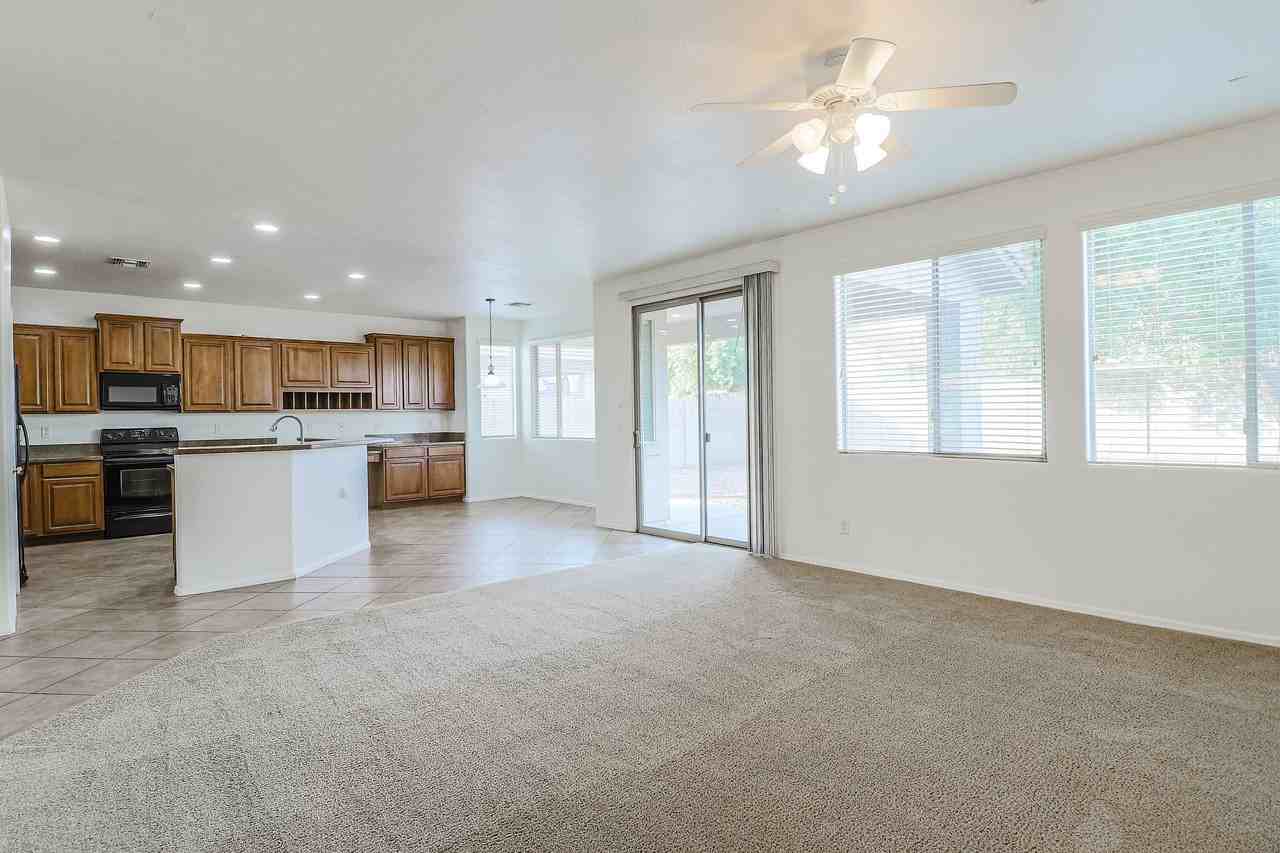 14332 W Crocus Dr - Photo 5 of 43