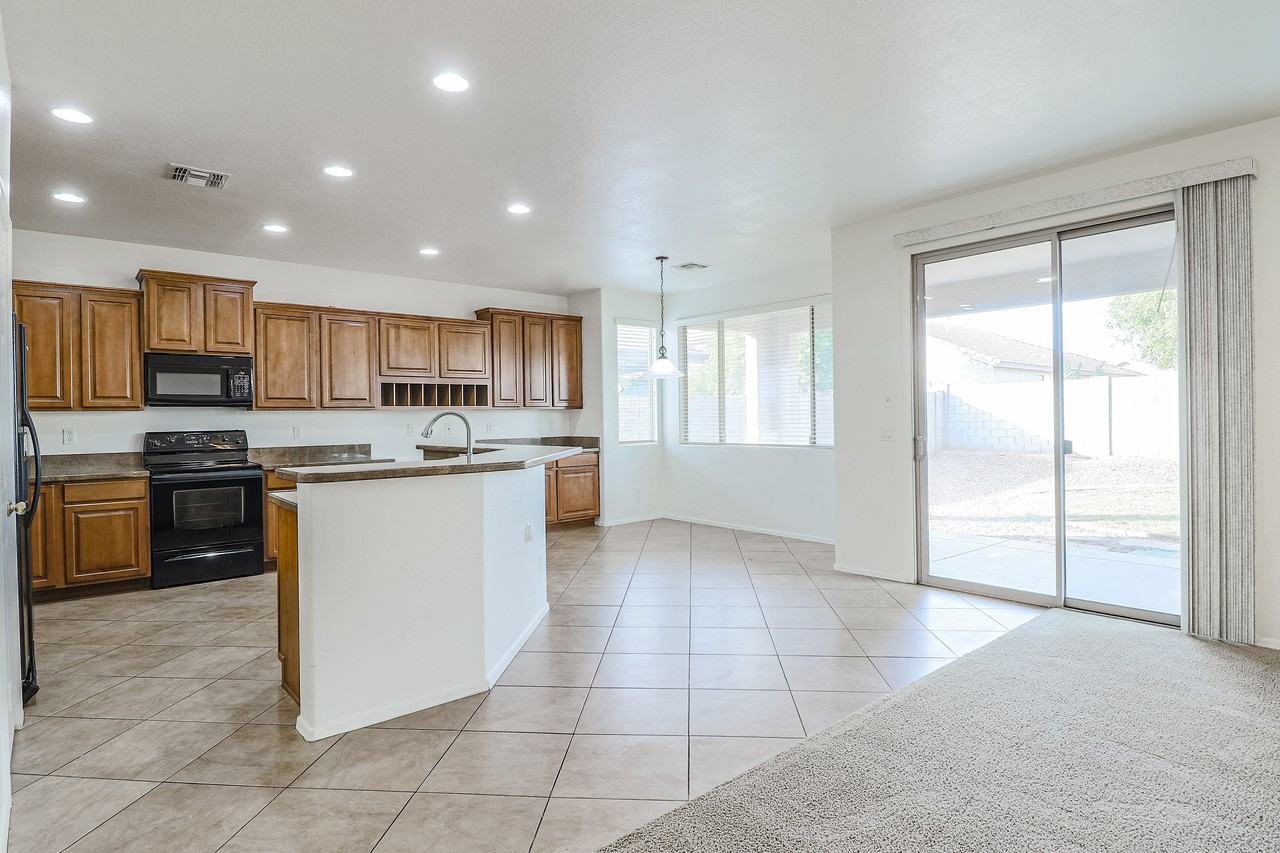 14332 W Crocus Dr - Photo 6 of 43