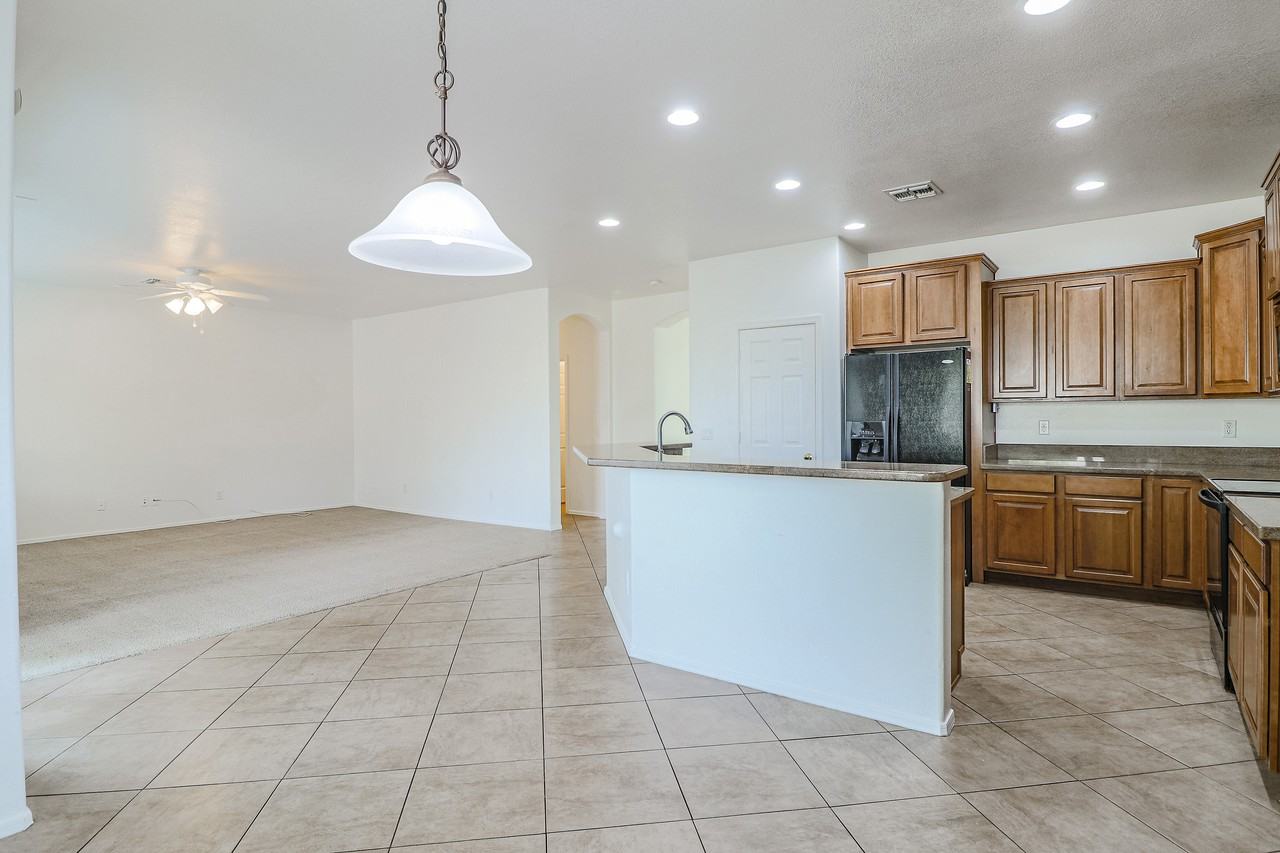 14332 W Crocus Dr - Photo 7 of 43