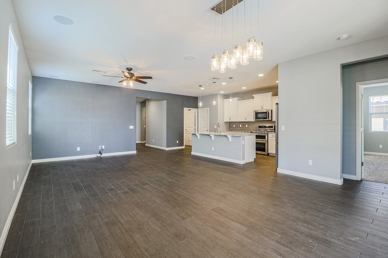 10910 E Calypso Ave - Photo 4 of 32