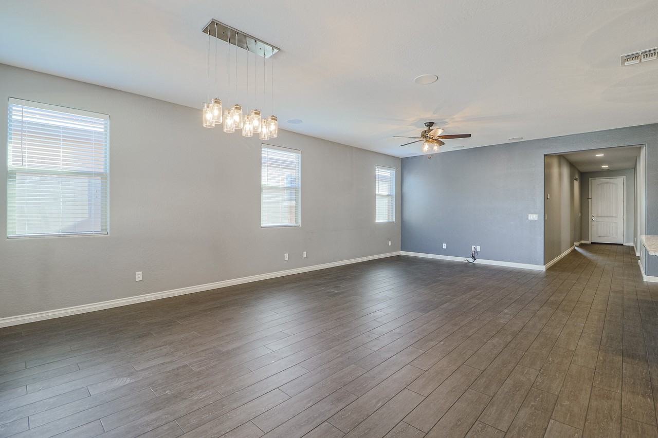 10910 E Calypso Ave - Photo 5 of 32