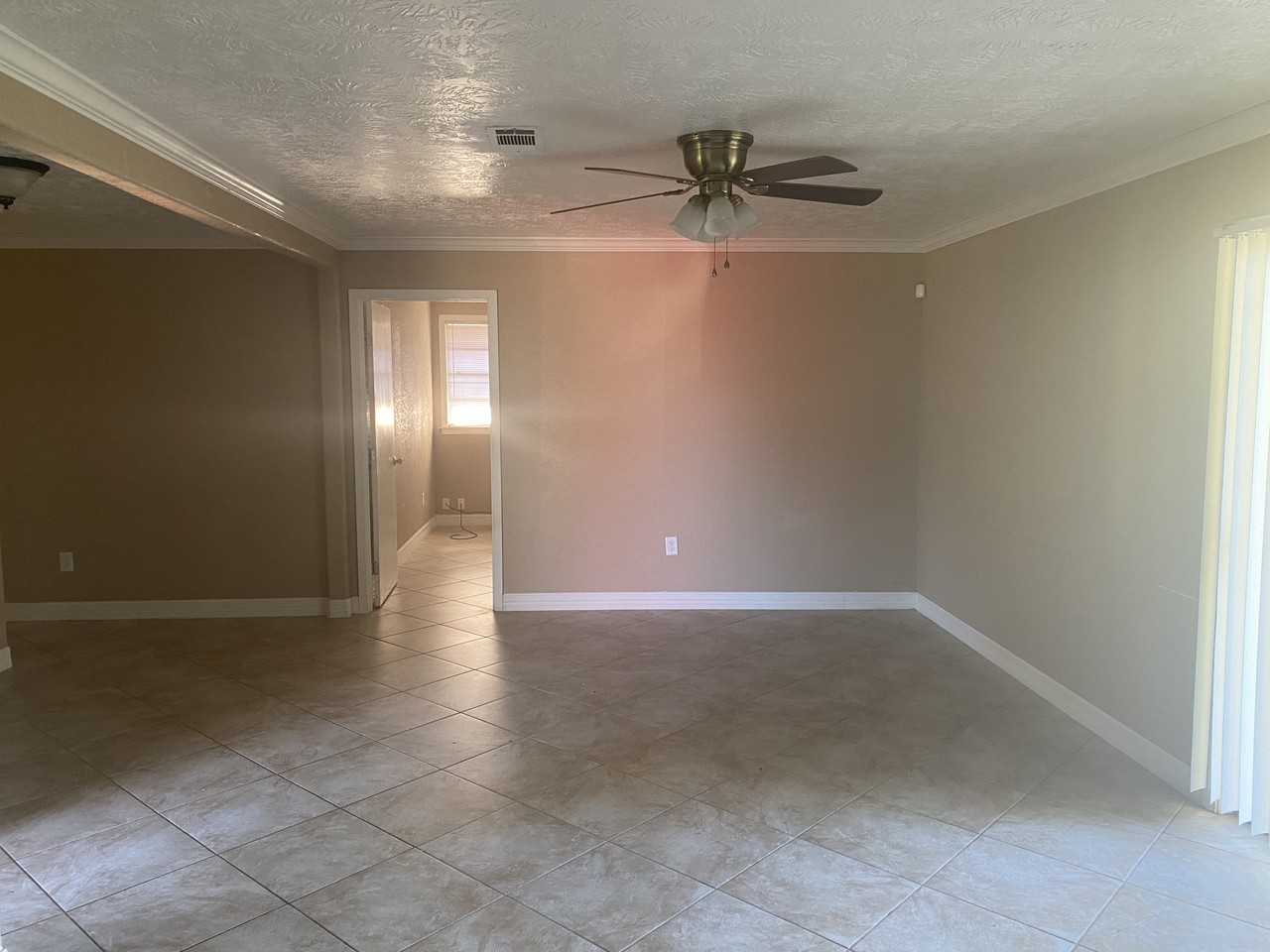 7001 Howe St - Photo 3 of 43