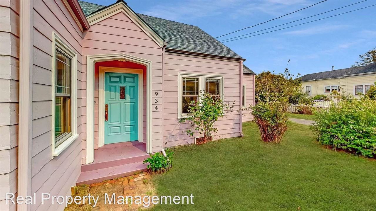 934 Main St - Photo 3 of 50