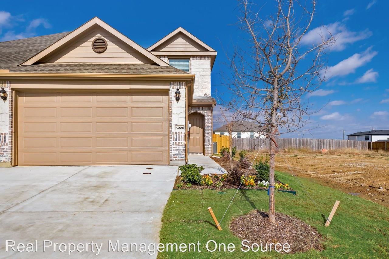 5004 Villas Dr - Photo 2 of 32