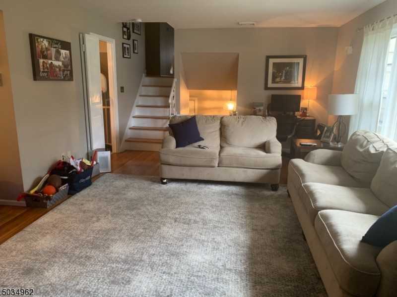 18 Stonehedge Ln - Photo 2 of 19
