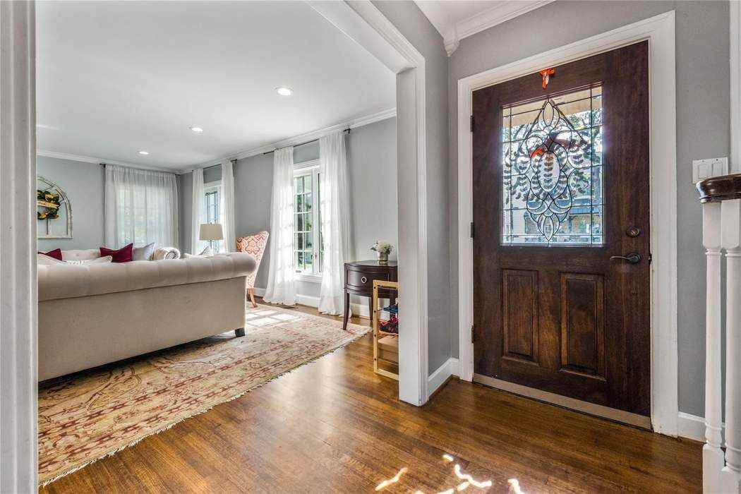 2820 Wroxton Rd - Photo 2 of 34