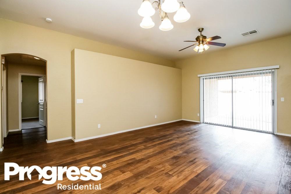 9934 W Wood St - Photo 3 of 19