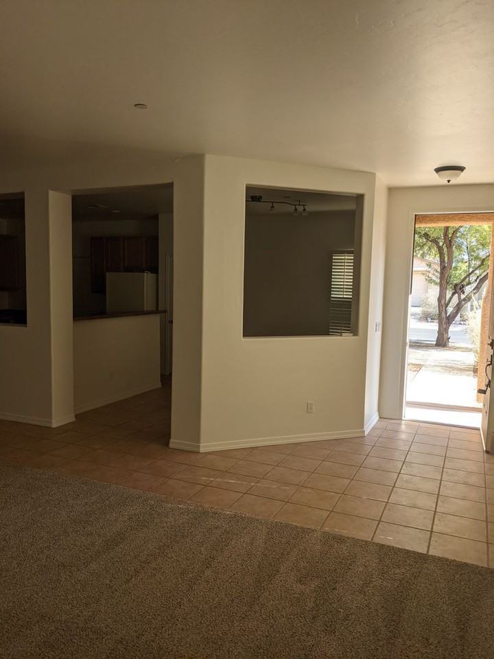 8445 North Avd De La Bellota - Photo 3 of 20