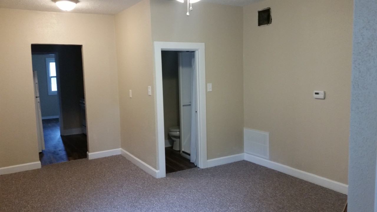 1 Bedroom/1 Bath- Great Starter Apartment - Photo 2 of 3