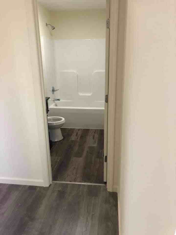 Moore’s apartments - Photo 2 of 8