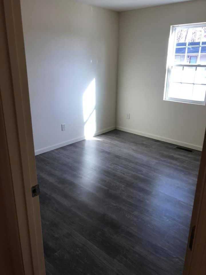 Moore’s apartments - Photo 3 of 8