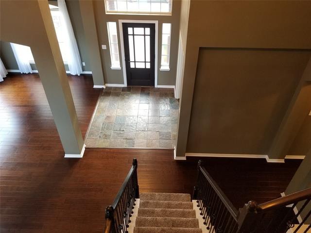 806 Cascades Dr - Photo 2 of 36