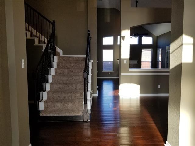806 Cascades Dr - Photo 3 of 36