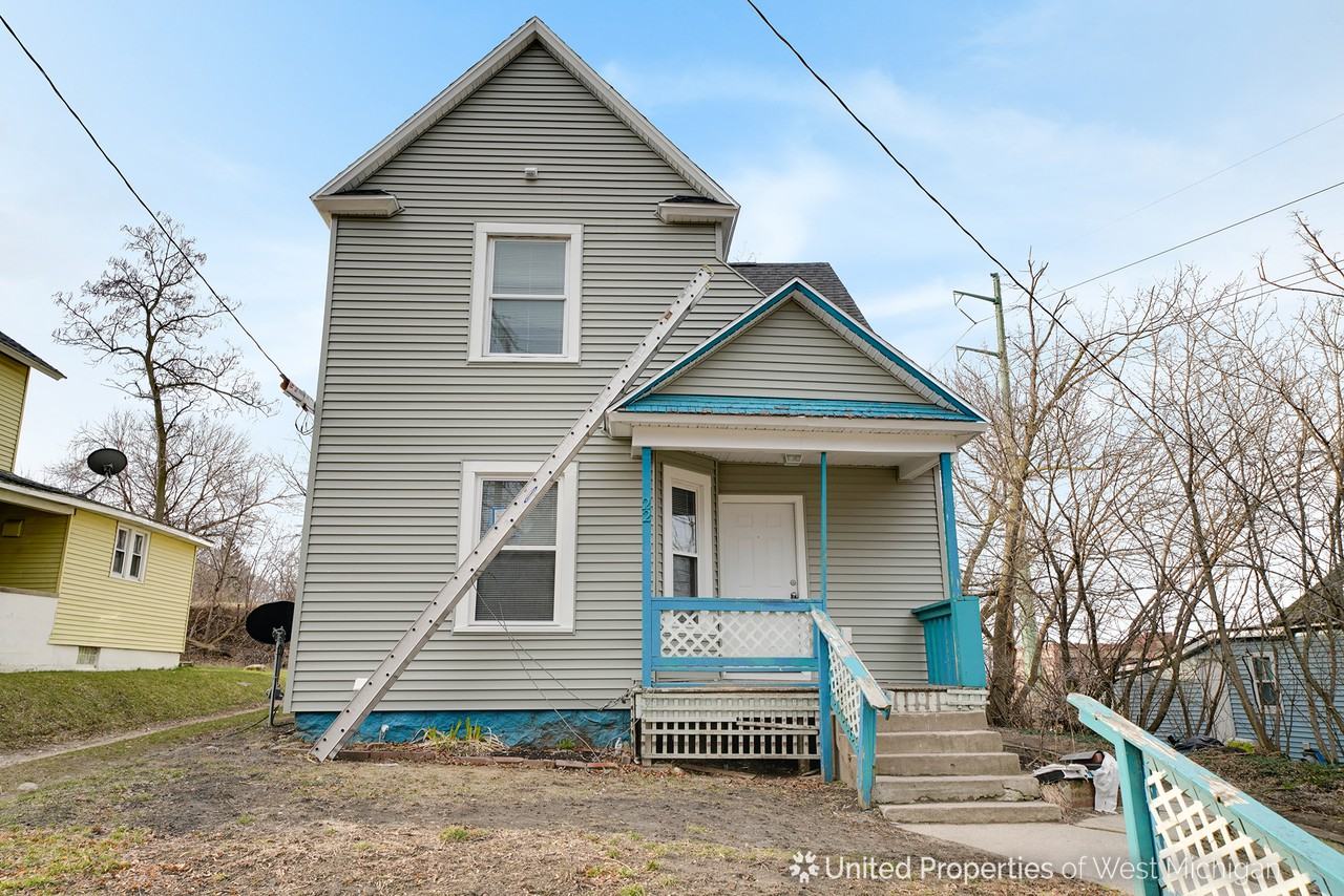 22 Caledonia Street Northeast #2