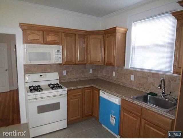 185 Linden Ave - Photo 2 of 4