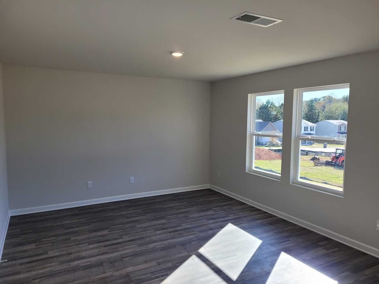 106 Sarah Ln - Photo 3 of 13