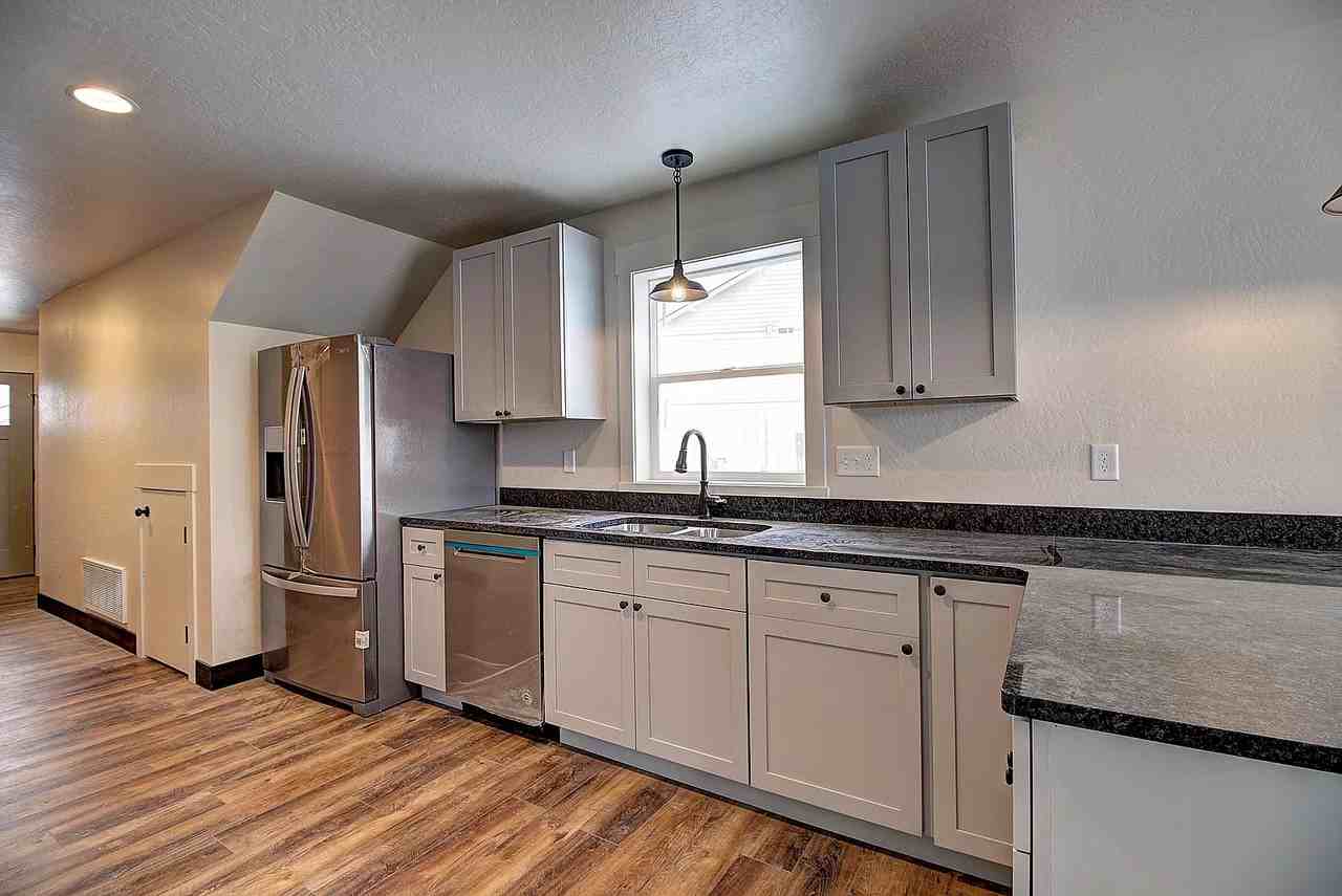 1007 North Camas Lane - Photo 4 of 26