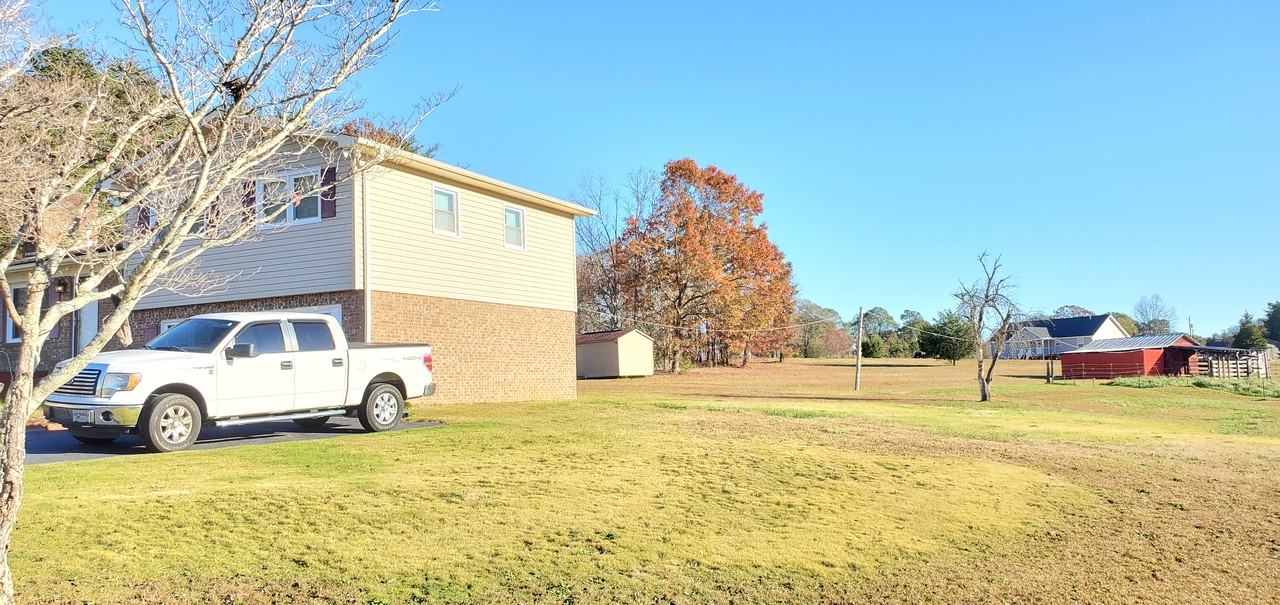 3245 Henry Cash Rd - Photo 3 of 20