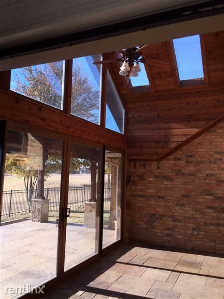 8800 Weston Ln - Photo 3 of 10