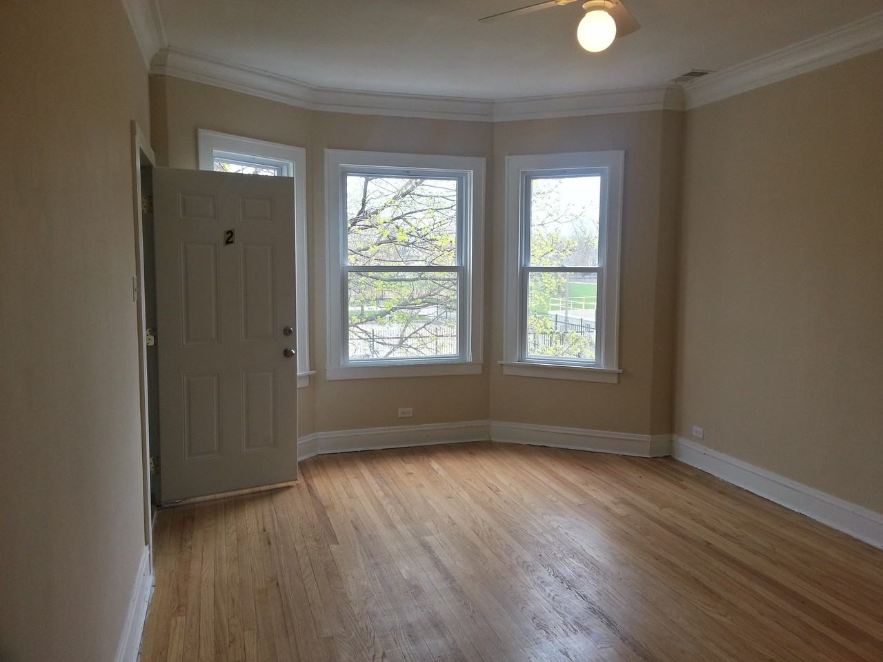 8318 S Houston Ave - Photo 2 of 10