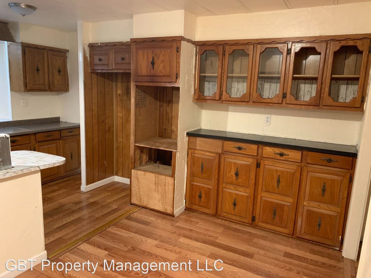 N Edgewood - Photo 3 of 8