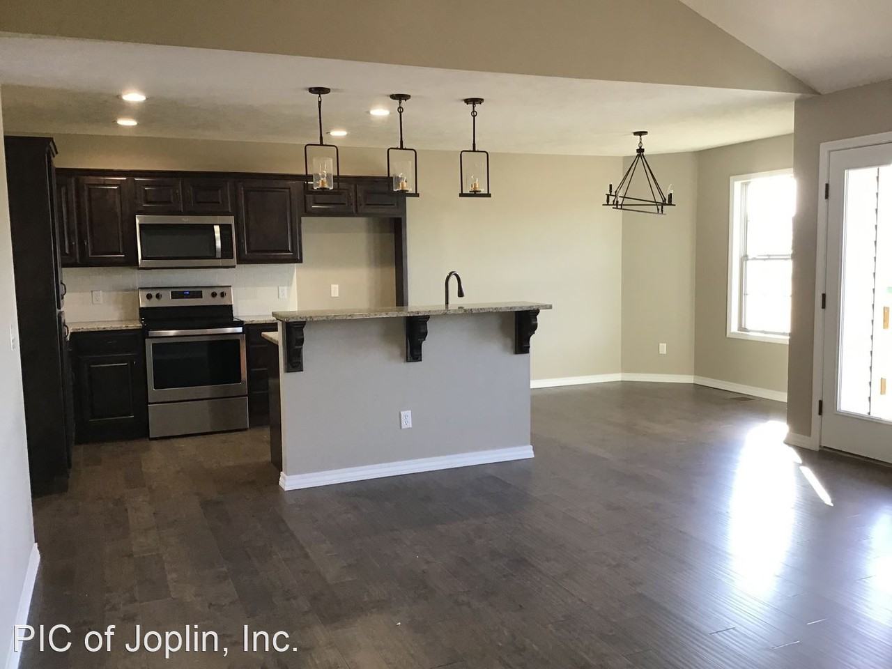 618 Ty Ct - Photo 3 of 11