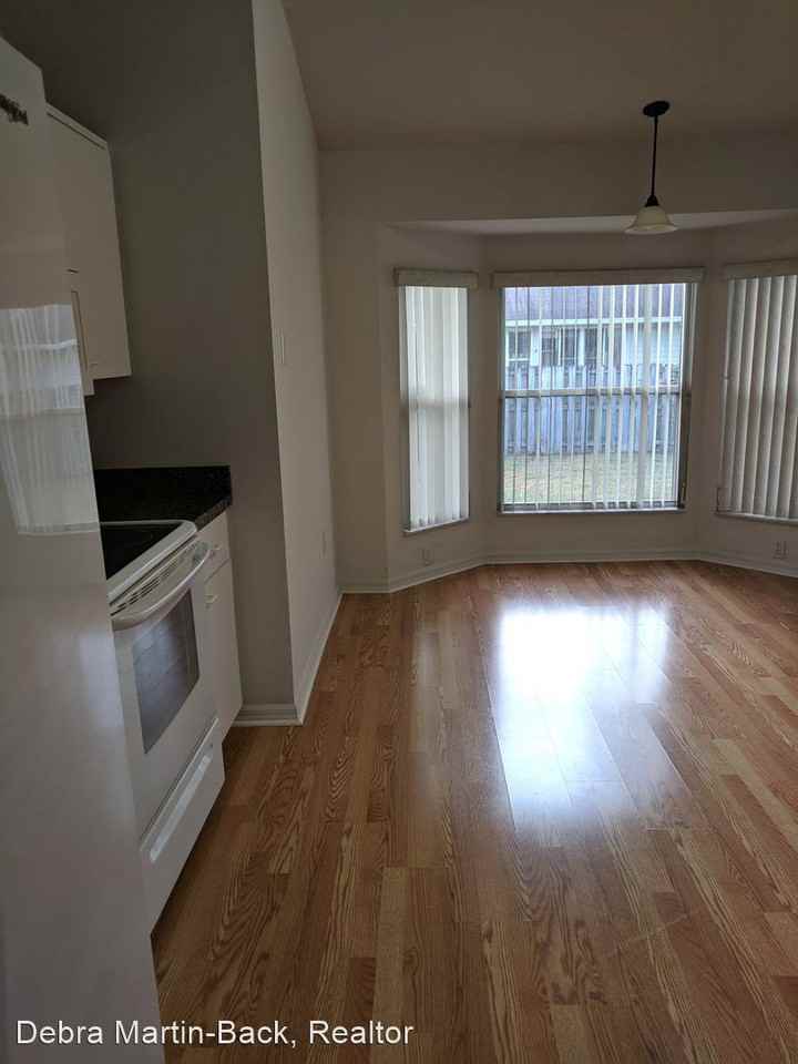4344 Nw 36th Ter - Photo 3 of 17