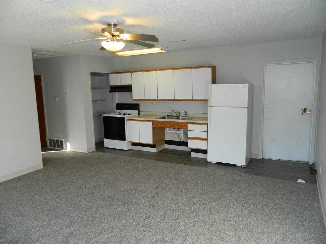 1322 22nd St - Photo 2 of 7