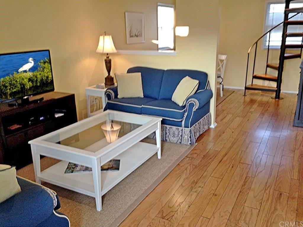 114 Emerald Ave - Photo 2 of 7