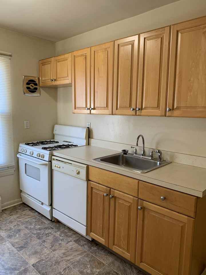 Belleville Avenue #2D - Photo 2 of 6